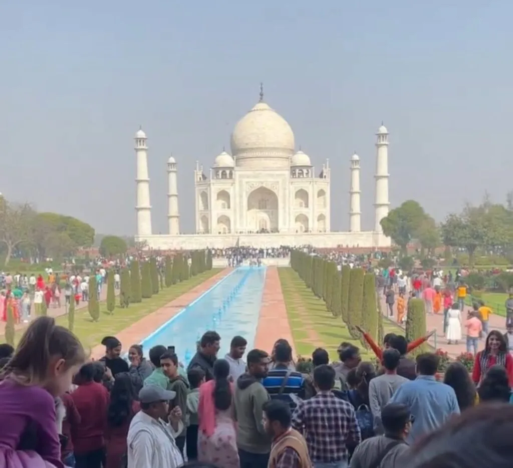 Muslim family exploring India on a Halal tour package from Kashmir to Kerala