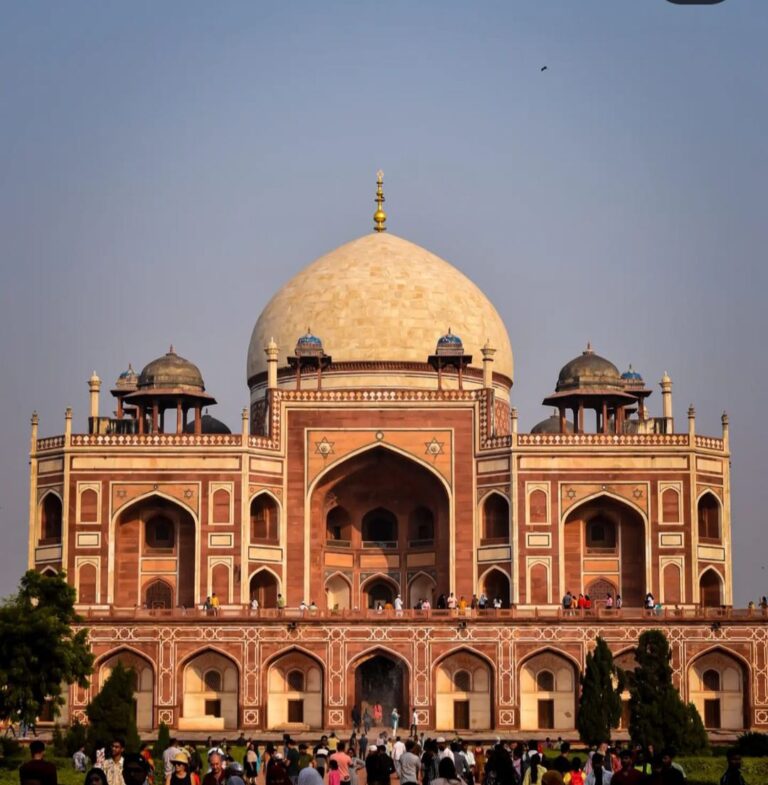 The Tomb of Humayun: A Marvel of Indo-Islamic Architecture.