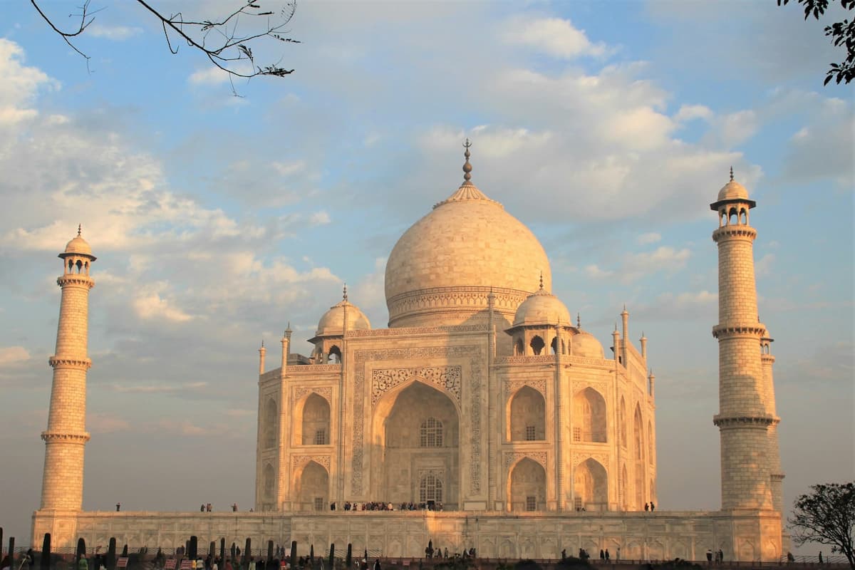 Read more about the article AMAZING HALAL TRIP TO AGRA: TAJ MAHAL TOUR
