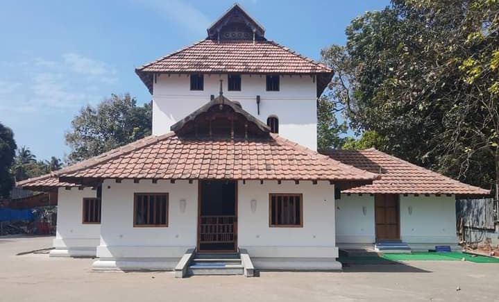 Cheraman Juma Mosque's traditional Kerala-style architecture in Kodungallu