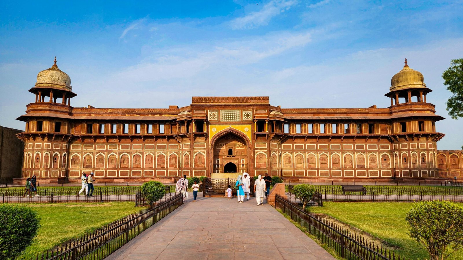 Muslim family enjoying a Halal-friendly tour at Agra Fort