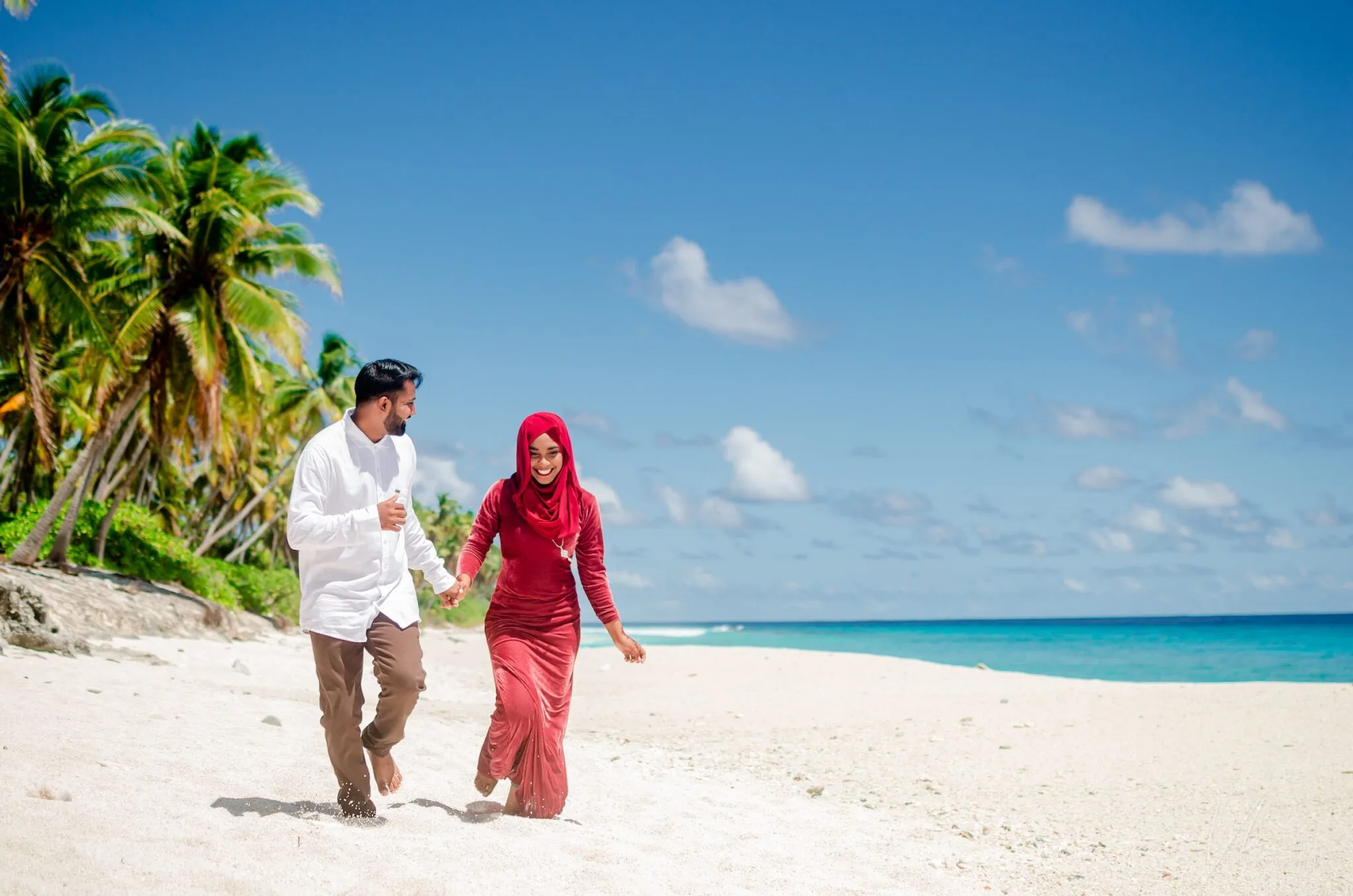 Muslim couple on a Halal-friendly honeymoon travel in India.