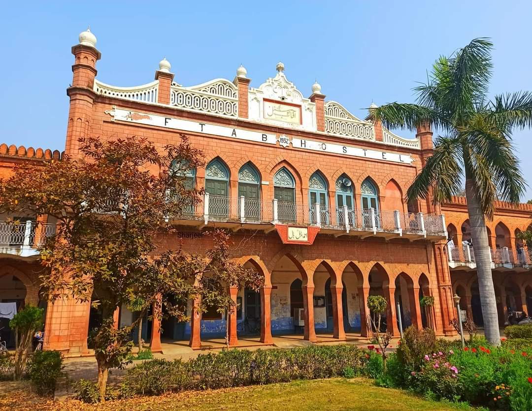 A group on a guided Heritage Walk in Aligarh Muslim University, exploring the historical buildings of the campus
