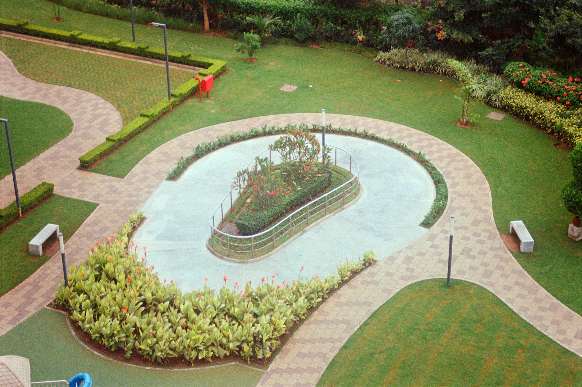 Bangalore tech parks and gardens on 7-day Halal-friendly tour