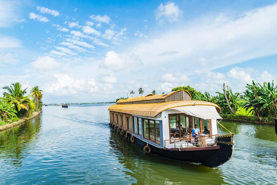 Muslim family enjoying a Halal-friendly houseboat cruise on Alleppey's backwaters