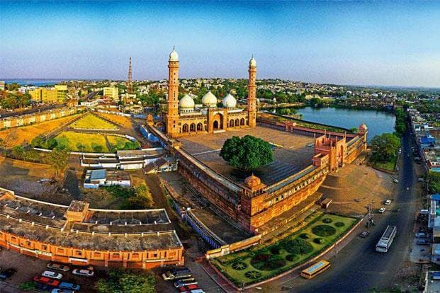Taj-ul-Masajid mosque on a Halal-friendly cultural tour of Bhopal