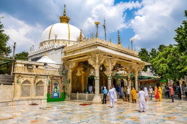 Ajmer Sharif Dargah, the revered shrine of Hazrat Khwaja Moinuddin Chishti, a cornerstone of Rajasthan's Islamic heritage