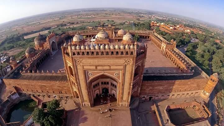 Buland Darwaza gateway at Fatehpur Sikri, a Halal-friendly heritage destination