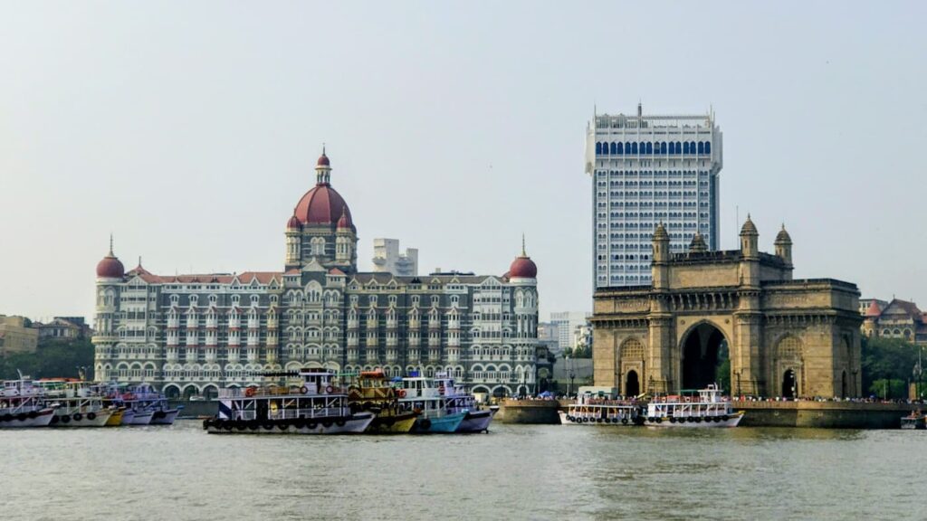 Muslim travelers visiting the Gateway of India on a Halal-friendly Mumbai tour