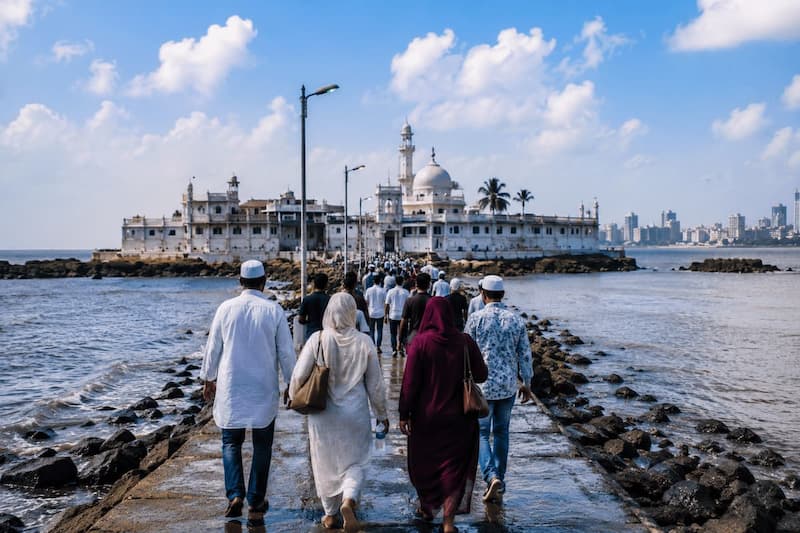 Muslim pilgrims crossing the causeway to Haji Ali Dargah on a Halal-friendly Mumbai visit