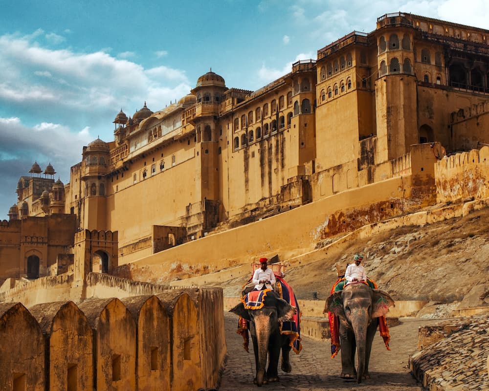 Amber Fort's hilltop ramparts, featured in a Halal-friendly Jaipur destination guide