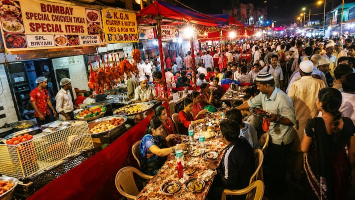 Muslim family enjoying halal Nihari and Biryani, a Mughlai-inspired Mumbai specialty