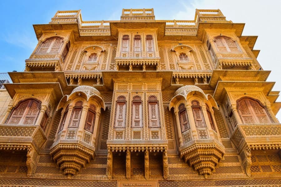 Intricate carvings at Patwon Ki Haveli, showcasing Mughal-Rajput fusion architecture