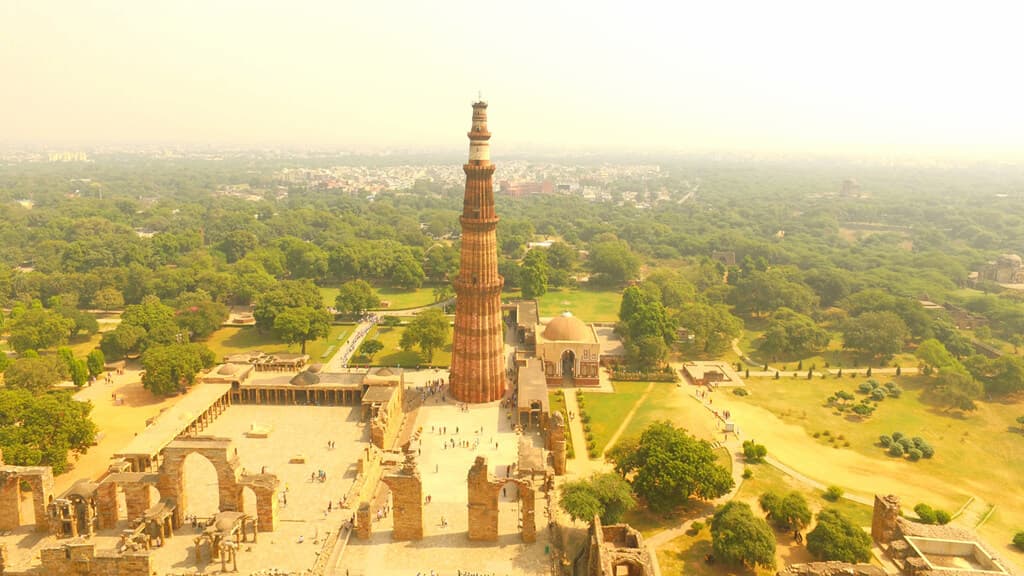 Qutb Minar's towering minaret, an early Indo-Islamic landmark on a Halal-friendly Delhi tour