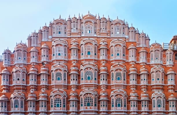 Hawa Mahal in Jaipur, the Pink City centerpiece of a Halal-friendly Rajasthan travel guide