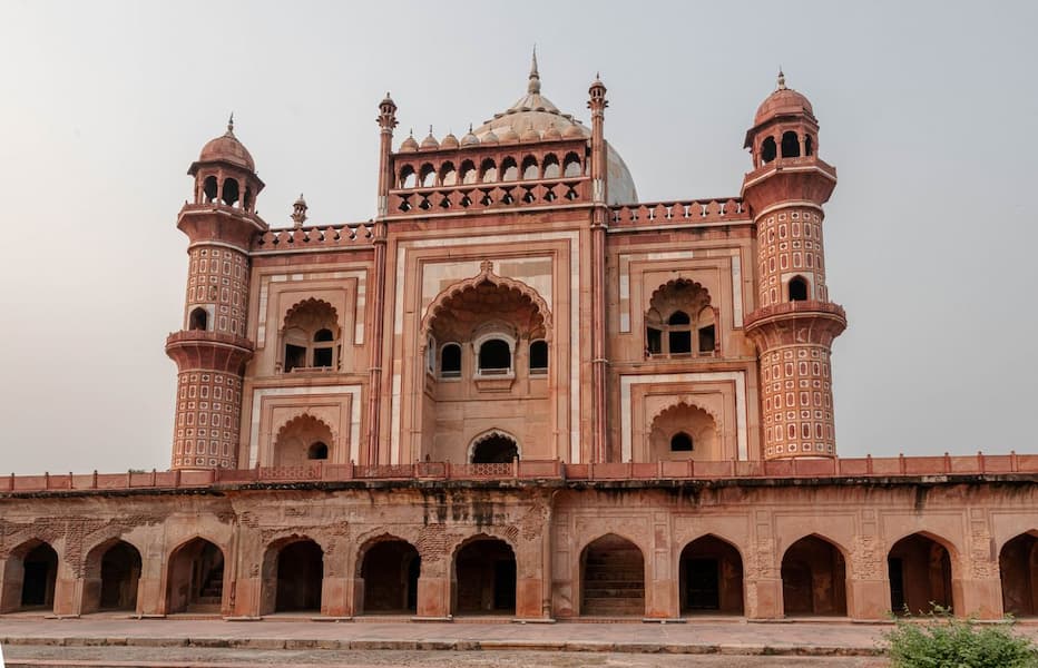 Close-up of Safdarjung Tomb's marble-and-sandstone Mughal architectural detail