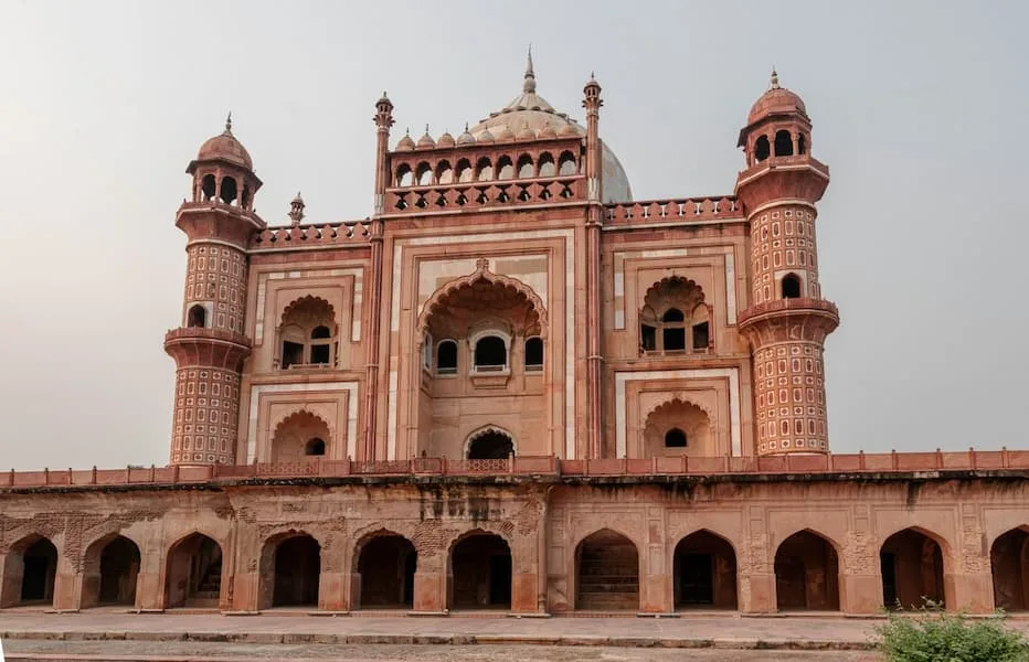 Close-up of Safdarjung Tomb's marble-and-sandstone Mughal architectural detail