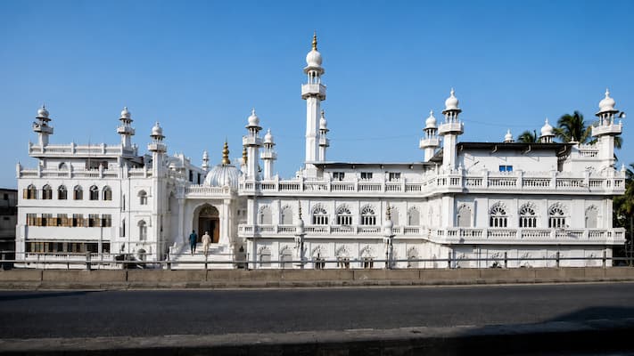 Sangeen Jamia Masjid's pink granite architecture, one of Bangalore's earliest mosques