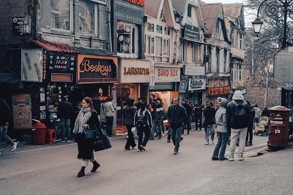 Muslim family strolling Shimla's Mall Road on a Halal-friendly Himachal tour