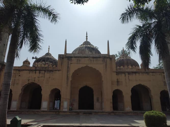 The Persian inscription at Akbari Masjid (Jama Masjid), commemorating its 1569 construction near Jaipur