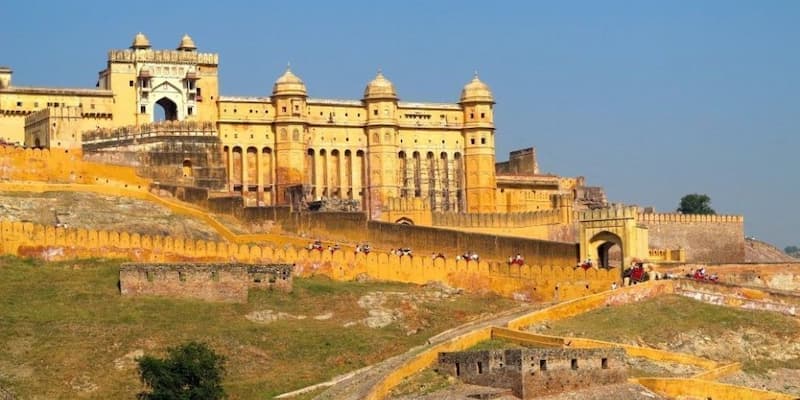 Amber Fort's Indo-Islamic artistry, a highlight of Day 5 on this 6-Day Golden Triangle Halal Tour