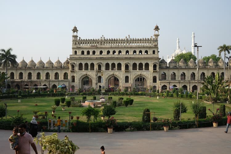 Muslim family exploring the Bhul Bhulaiya maze at Bara Imambara on this Lucknow Golden Triangle Tour