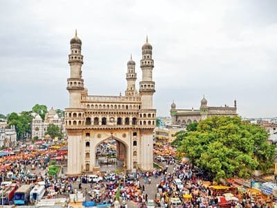 Muslim family visiting Charminar in Hyderabad, the starting point of this Hyderabad Golden Triangle Tour