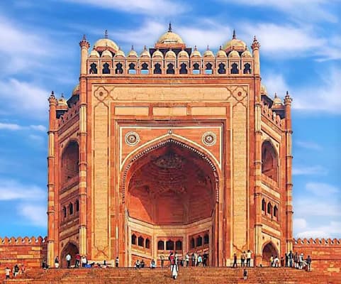 Fatehpur Sikri's Buland Darwaza, a highlight of Halal-friendly Golden Triangle Ranthambore Tour