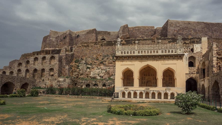 Muslim family exploring Golconda Fort's ramparts on the Hyderabad 4-Day Halal Tour