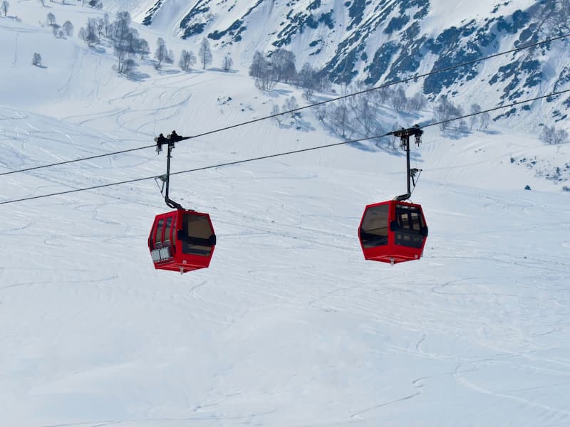 Muslim couple enjoying Gulmarg Gondola cable car ride on 8-Day Kashmir Halal Tour