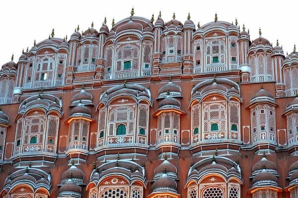 Close-up of Hawa Mahal's intricately latticed jharokha windows in Jaipur