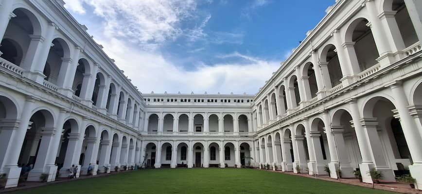 Muslim family exploring the Indian Museum's archaeology and art collections, a stop on this Kolkata 3-Day Halal Tour