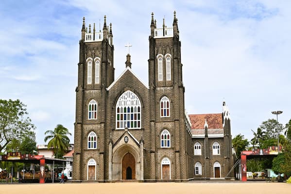 Muslim travelers exploring Fort Kochi's heritage sites on this 9-Day Kerala Halal Tour