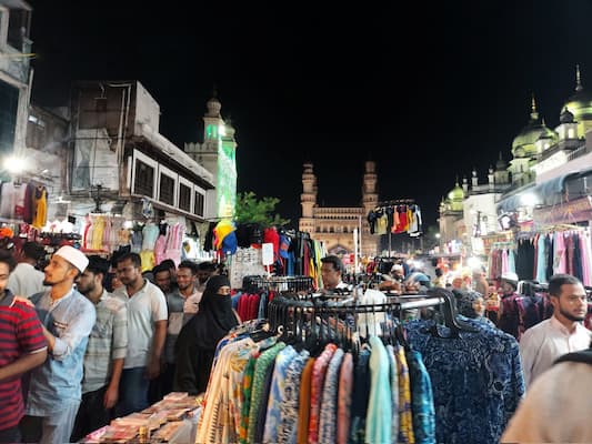 The bustling lanes of Laad Bazaar, a favorite stop on Halal-friendly tours in Hyderabad