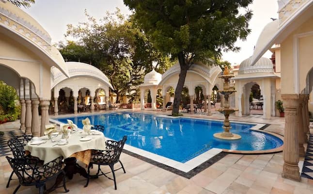 5-star Halal-certified accommodations for guests on the Luxury Ziyarat Tour