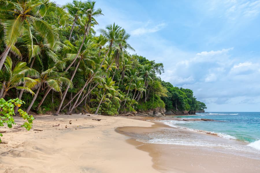 Muslim family relaxing at Marari Beach during a Halal-friendly Kerala Trip