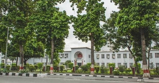 Muslim travelers exploring Maulana Azad Library, featured in this AMU Aligarh Travel Guide