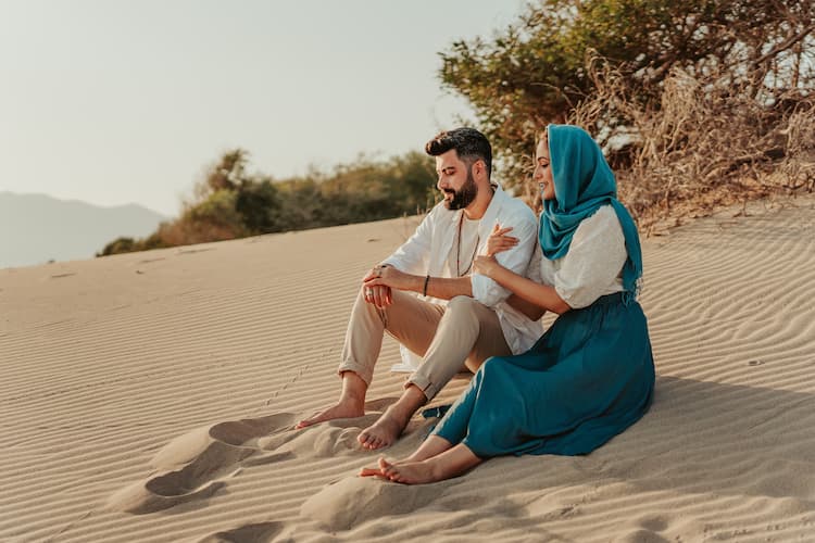 Muslim honeymoon couple enjoying Marari Beach during this 7-Day Kerala Halal Tour