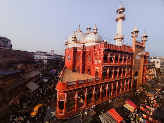 Muslim family visiting Nakhoda Masjid, modeled after Emperor Akbar's mausoleum in Agra, on this Kolkata Sundarbans Halal Tour
