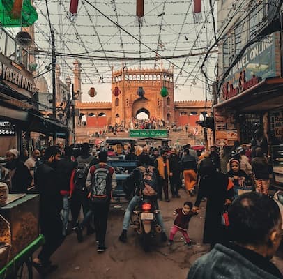 Muslim family sightseeing through the historic lanes of Shahjahanabad on this Golden Triangle Tour