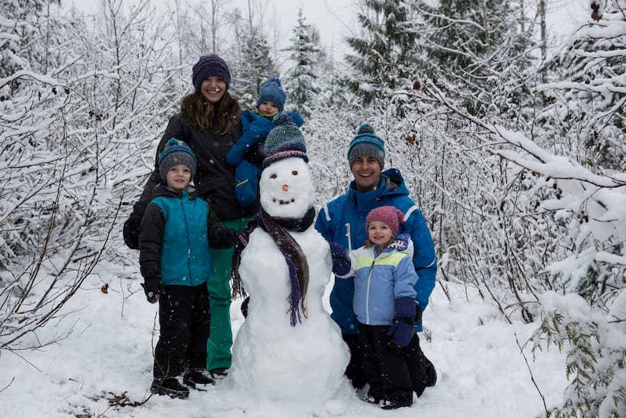 Muslim family enjoying Pahalgam valley scenic view on Kashmir Golden Triangle Tour