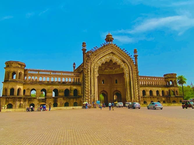 Muslim family visiting Rumi Darwaza on this Lucknow Taj Mahal Tour