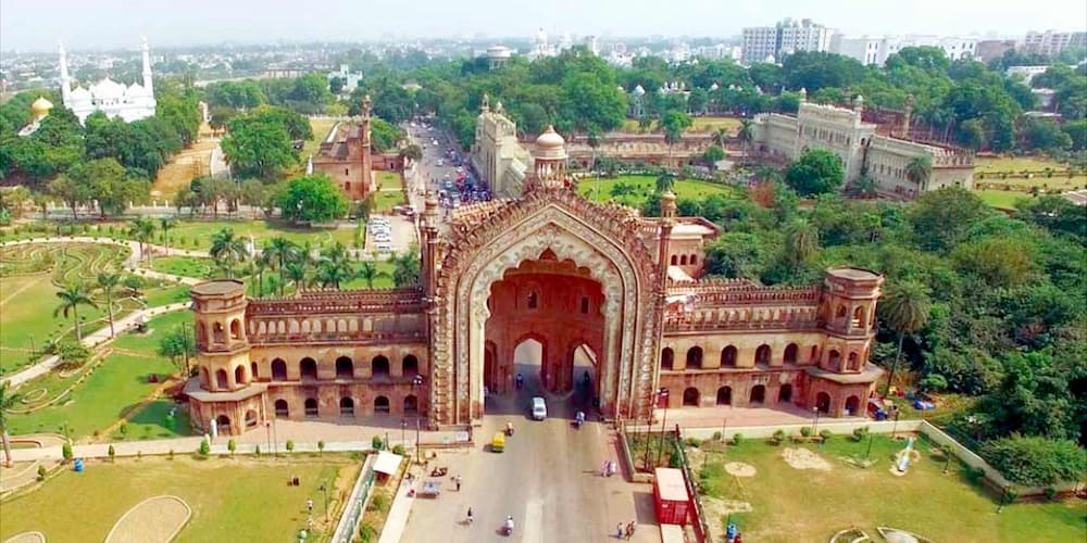Muslim family visiting Rumi Darwaza, a highlight of this Lucknow Halal Travel Guide