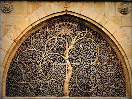The famous "Tree of Life" stone lattice window at Sidi Saiyed Mosque, Ahmedabad