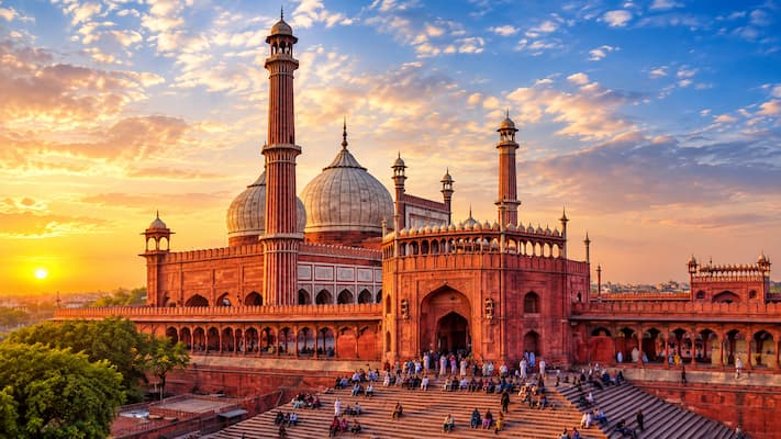 Muslim family visiting Jama Masjid in Old Delhi on this Delhi Halal Travel Guide